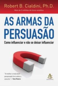 Capa do livro "As armas da persuasão", de Robert B. Cialdini